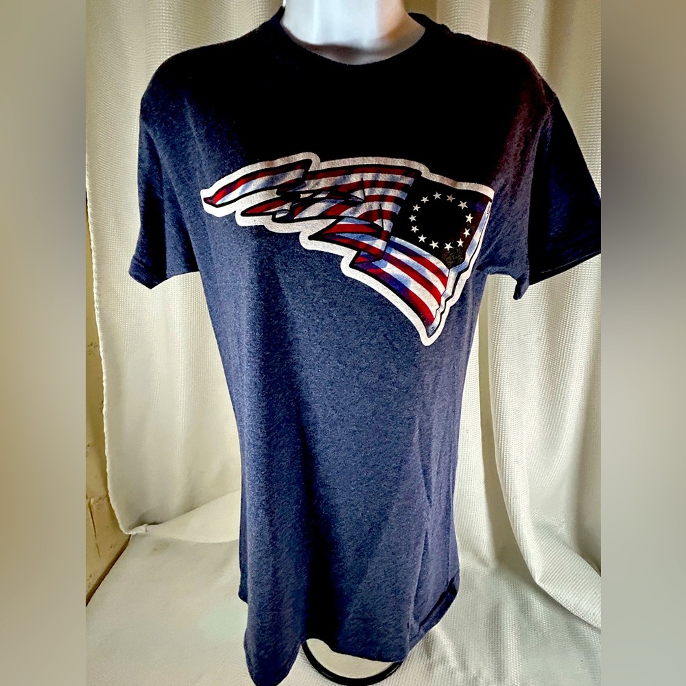 Boston sports apparel Company, blue T-shirt, short sleeve patriot flag women’s